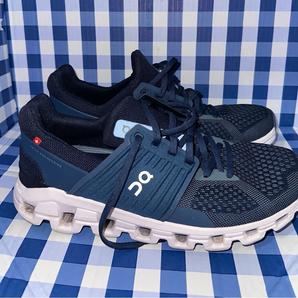 Men’s On Cloud blue athletic shoes size 9